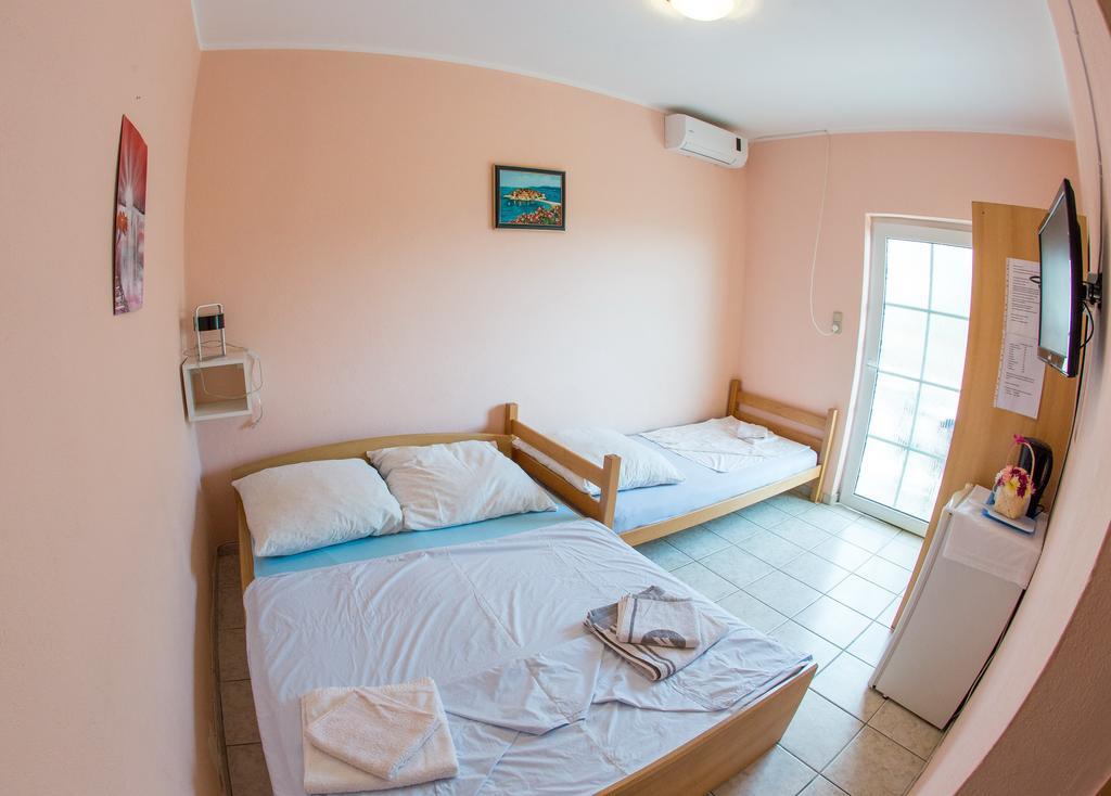Guest House Almond Bečići Exteriör bild