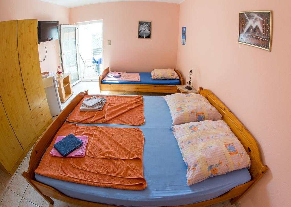 Guest House Almond Bečići Exteriör bild