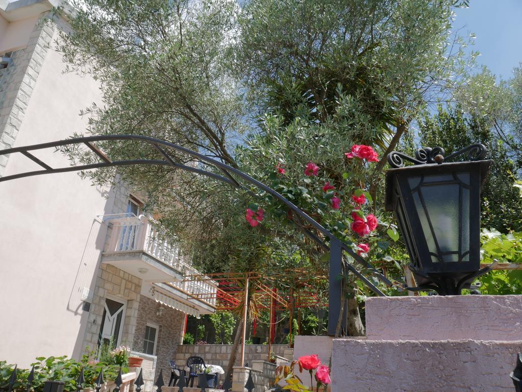 Guest House Almond Bečići Exteriör bild
